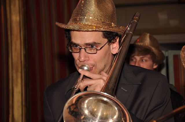 min 2011 03 08 mardi brass band 386